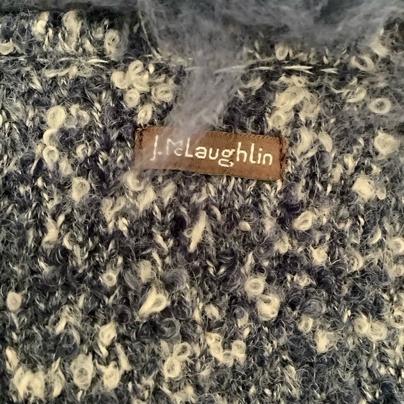 J. McLaughlin Blue & White Boucle Wool Button Cape with Dyed Raccoon Fur Collar - Picture 5 of 6